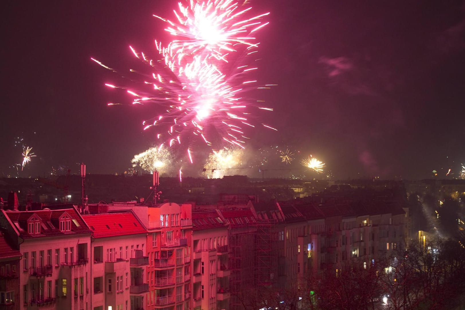 Silvesterfeuerwerk über Berlin: Zwei Verbotszonen hat Berlin für das kommende SIlverster bereits beschlossen. (Archivbild)