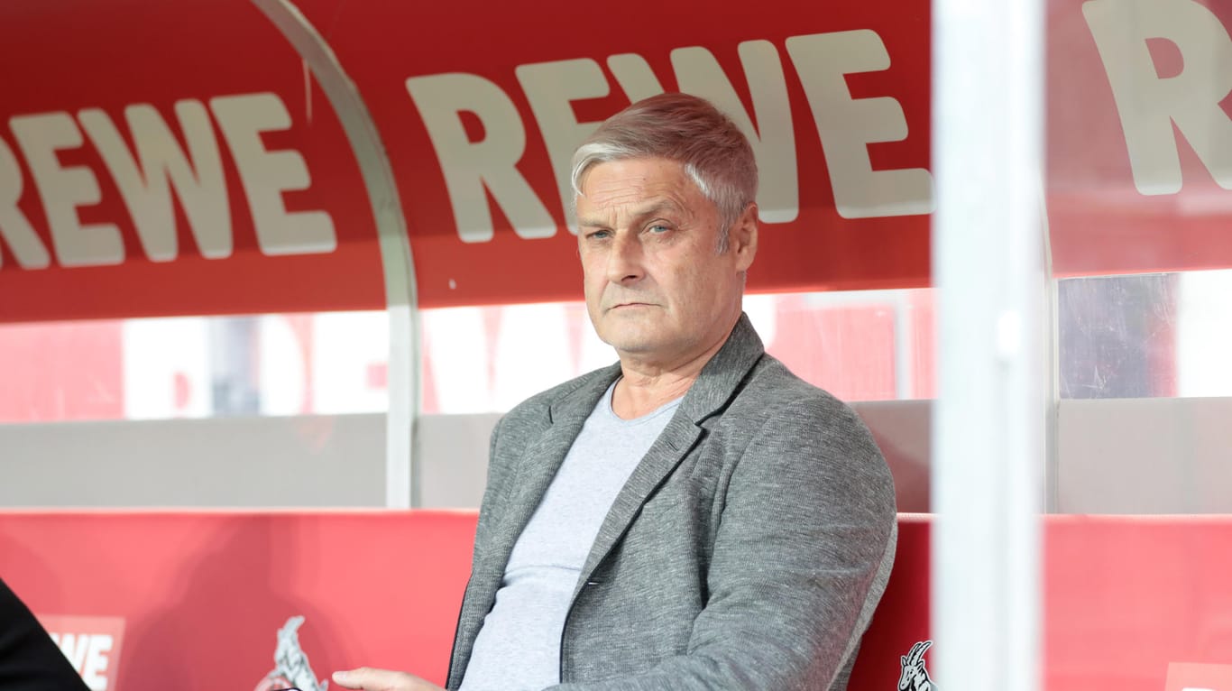 Sportchef des 1. FC Köln, Armin Veh: Er selbst stieß eine Debatte über seine Zukunft beim Verein an.