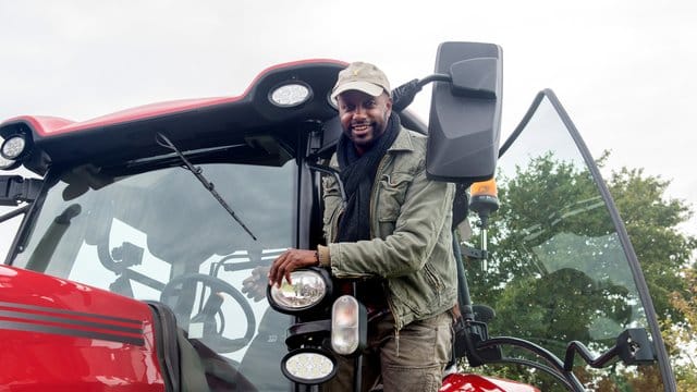 Yared Dibaba wird in den Folgen 3024 und 3025 bei den "Rote Rosen" zu sehen sein. Yared Dibaba wird in den Folgen 3024 und 3025 bei den "Rote Rosen" zu sehen sein.