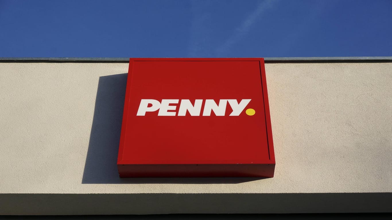 Das Logo von Penny an einem Gebäude: Die Supermarkt-Kette eröffnet in Hagen eine neugebaute Filiale. (Symbolfoto)