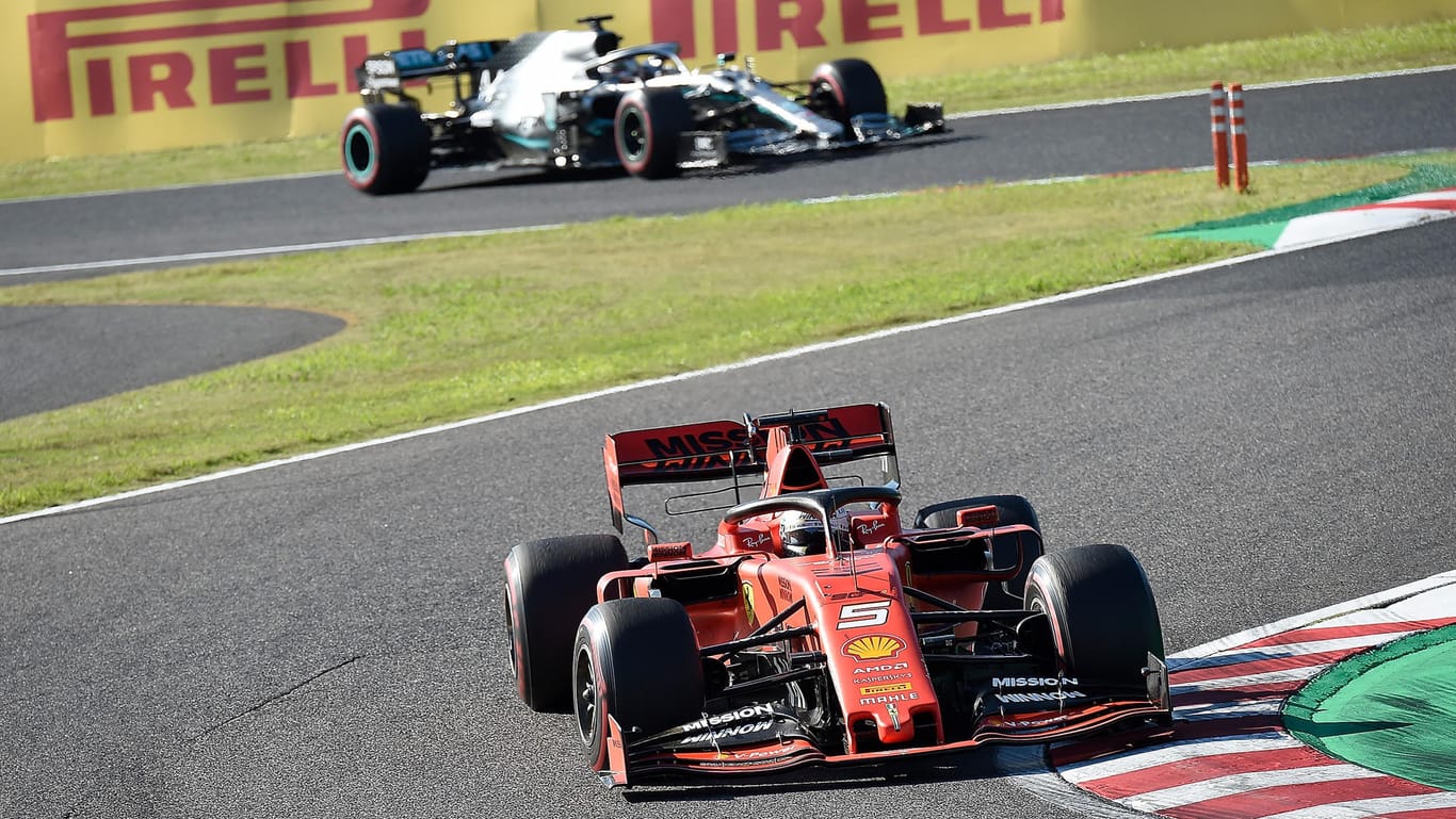 Lewis Hamilton (o.) und Sebastian Vettel (u.): An dem Ferrari-Fahrer kam Hamitlon in Suzuka nicht vorbei.