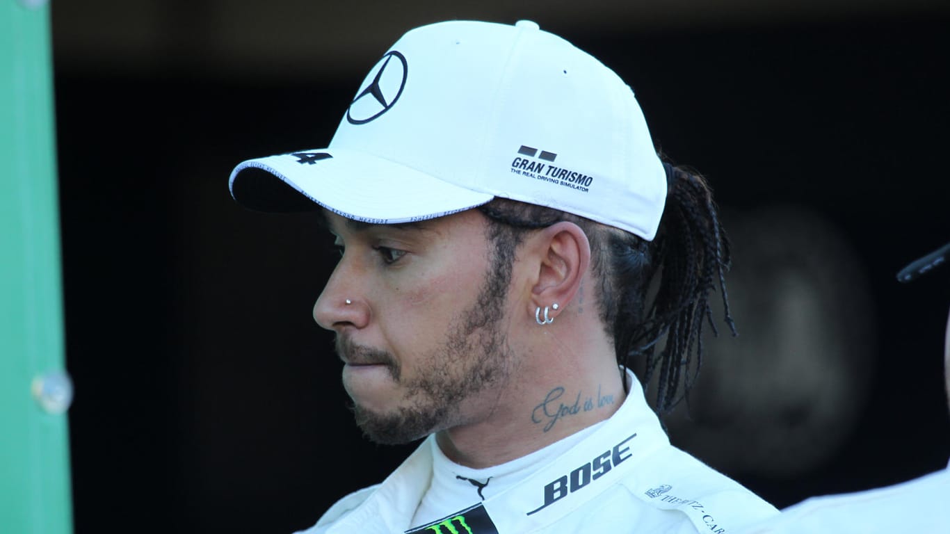 Lewis Hamilton: Die Motorenentwicklung bei Ferrari machen dem fünfmaligen Weltmeister Sorgen.