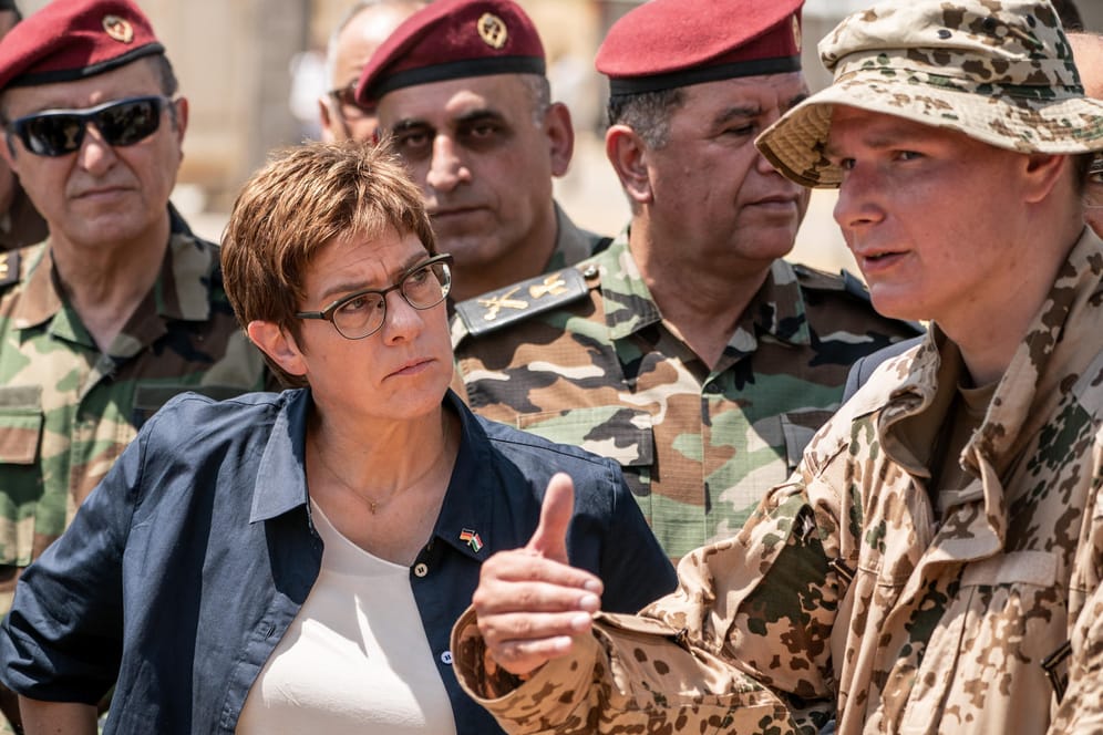 Annegret Kramp-Karrenbauer besucht Bundeswehrsoldaten im Irak: Sollten deutsche Truppen nach Syrien entsandt werden?