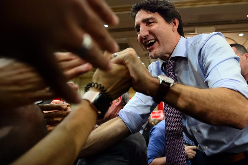 Justin Trudeau: Ersten Prognosen zufolge liegen die Liberalen des kanadischen Premierministers wieder vorn.