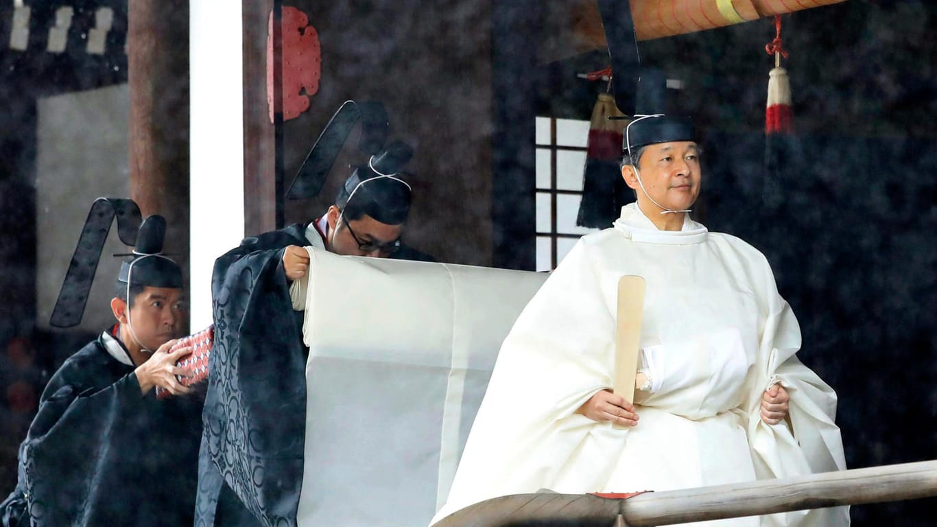 Zeremonie zur Thronbesteigung: Japans neuer Kaiser Naruhito vollzieht im Beisein von rund 2.000 Würdenträgern aus aller Welt eine prachtvolle Zeremonie.