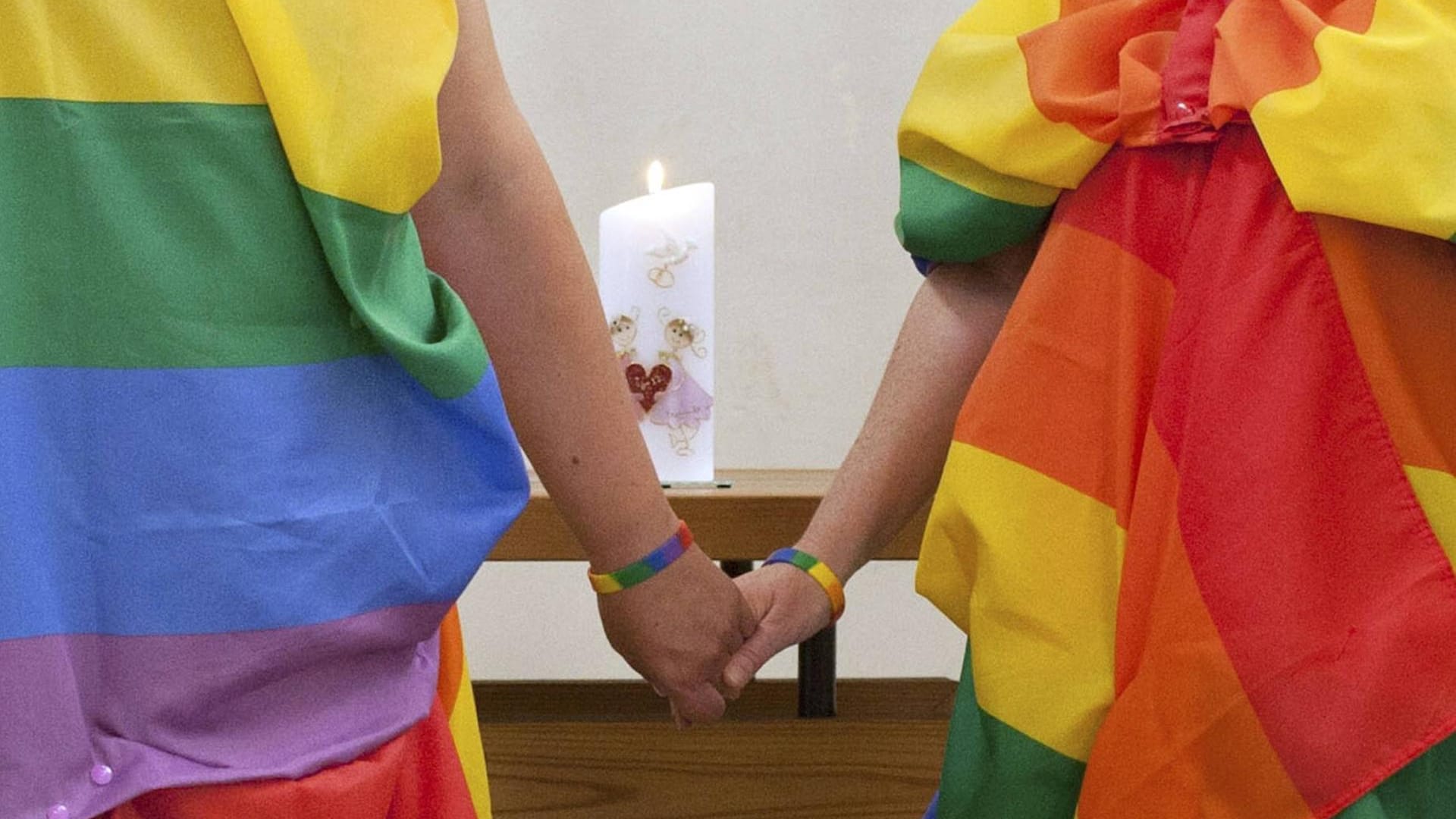 Homo-Ehe: Gleichgeschlechtliche Hochzeiten sind künftig in Nordirland legal. Homo-Ehe: Gleichgeschlechtliche Hochzeiten sind künftig in Nordirland legal.