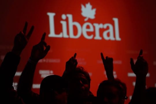 Anhänger der Liberalen von Premierminister Trudeau jubeln über die Wahlergebnisse.