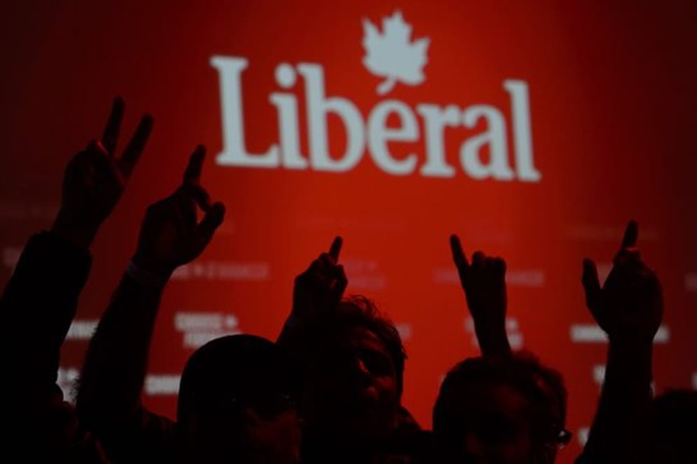 Anhänger der Liberalen von Premierminister Trudeau jubeln über die Wahlergebnisse.