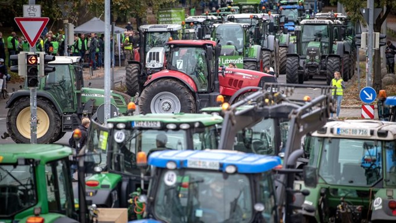 Traktoren, so weit das AUge reicht: Auch in Hannover protestierten Landwirte gegen die Agrarpolitik der Bundesregierung.