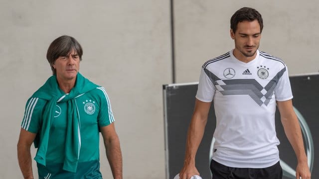 Die Rufe nach einer Rückker von Mats Hummels (r) in die Nationalmannschaft werden lauter. Die Rufe nach einer Rückker von Mats Hummels (r) in die Nationalmannschaft werden lauter.