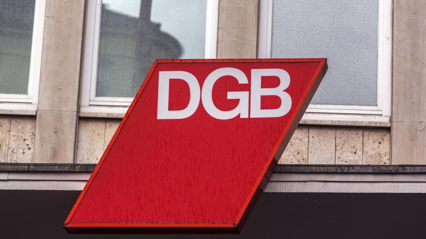 DGB-Logo am Hans-Böckler-Platz in Köln: Der Deutsche Gewerkschaftsbund spricht sich gegen eine Erhöhung des Rentenalters aus. (Symbolbild)