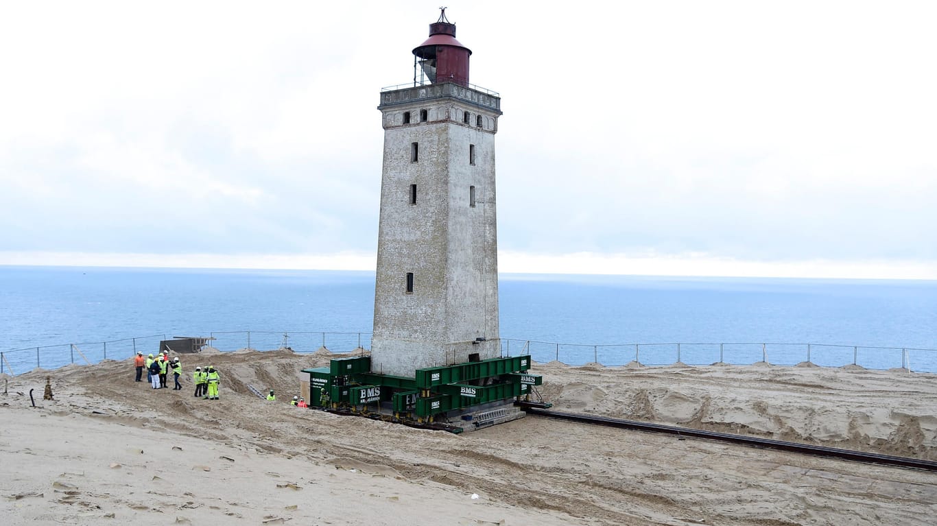 Leuchtturm in Dänemark: Der 120 Jahre alte Turm muss auf Schienen bewegt werden.