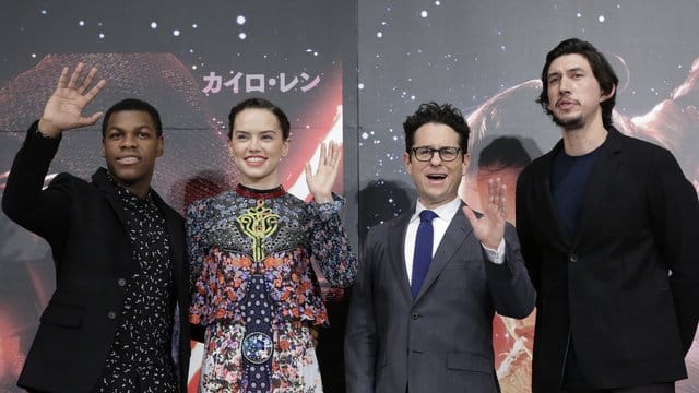 Sie sind auch beim Finale wieder mit dabei: John Boyega, Daisy Ridley, Regisseur J.