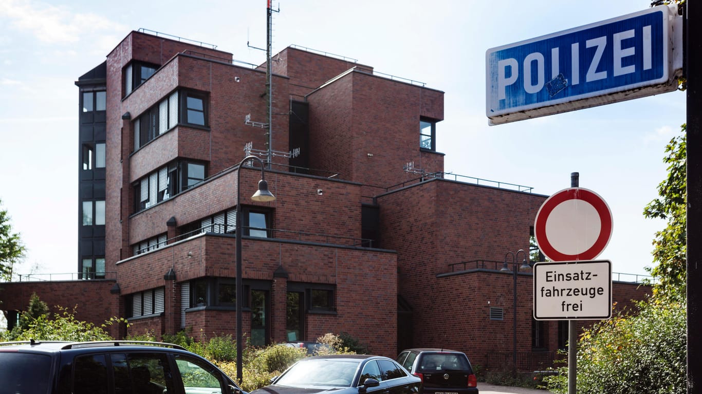 Polizeistation: In Rheinland-Pfalz wurde auf einem Polizeiparkplatz ein Baby geboren. (Symbolbild)