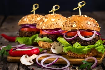 Vegane Burger: Nicht nur für Menschen, die auf Fleisch verzichten wollen, sind sie eine gute Alternative.