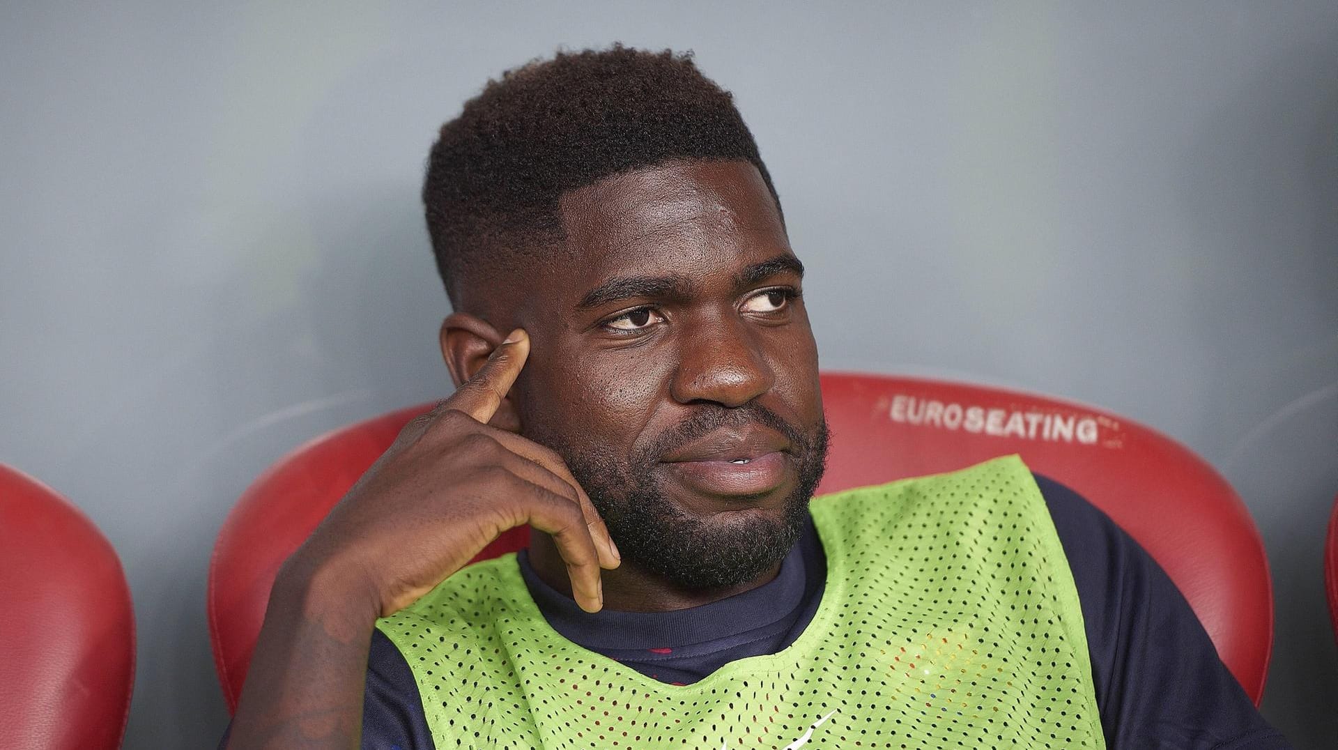 Samuel Umtiti sitzt auf der Bank: Wechselt der Franzose im Winter als Süle-Ersatz nach München?