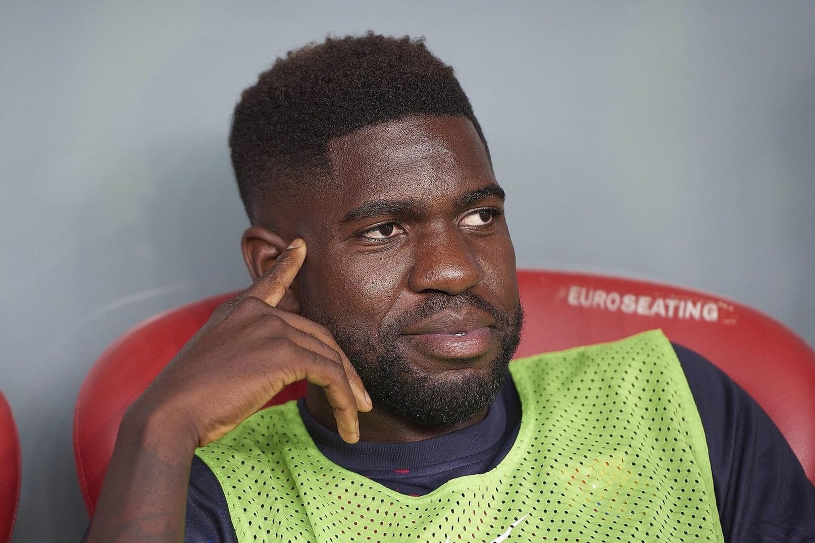 Samuel Umtiti sitzt auf der Bank: Wechselt der Franzose im Winter als Süle-Ersatz nach München?