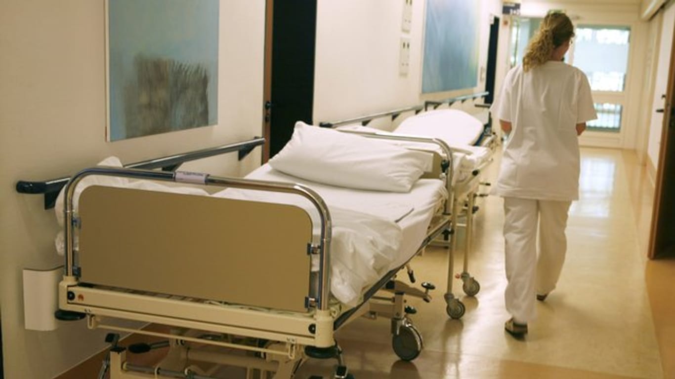 Eine Krankenschwester in einem Krankenhaus