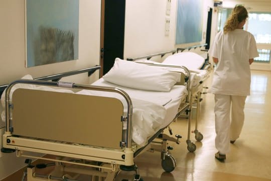 Eine Krankenschwester in einem Krankenhaus