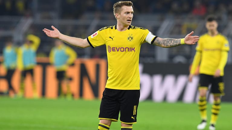 Dortmunds Marco Reus im Spiel gegen Borussia Mönchengladbach: Mithilfe des Video-Assistenten wurde eine hauchdünne Abseits-Entscheidung getroffen.
