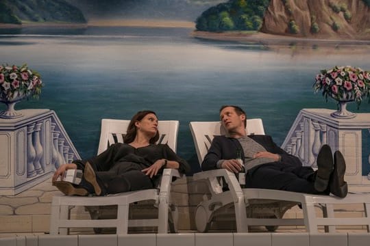 Sabine (Nina Kronjäger) und Carsten (Stephan Kampwirth) haben eine Affäre.
