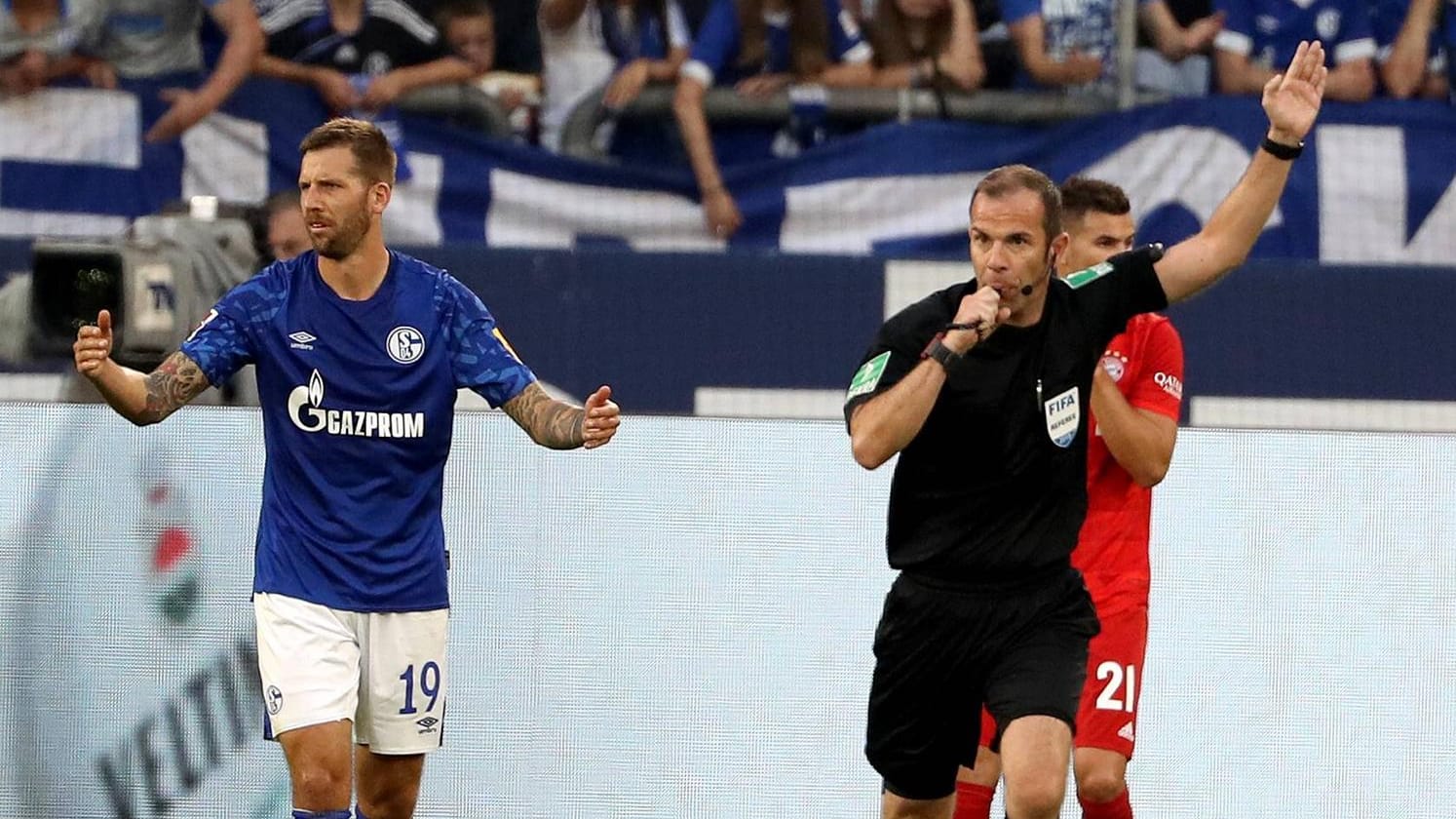 Schalke 04: Die Staatsanwaltschaft Essen nimmt keine Ermittlungen gegen das Schiedsrichter-Gespann auf. Schalke 04: Die Staatsanwaltschaft Essen nimmt keine Ermittlungen gegen das Schiedsrichter-Gespann auf.