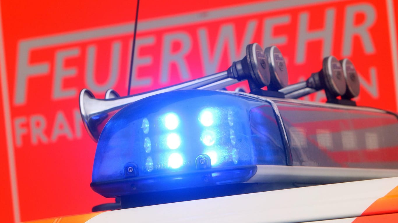 Feuerwehr im Einsatz: In Weil am Rhein mussten Rettungskräfte einen Brand in einem Pflegeheim löschen. (Symbolbild)