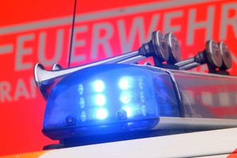 Feuerwehr im Einsatz: In Weil am Rhein mussten Rettungskräfte einen Brand in einem Pflegeheim löschen. (Symbolbild)