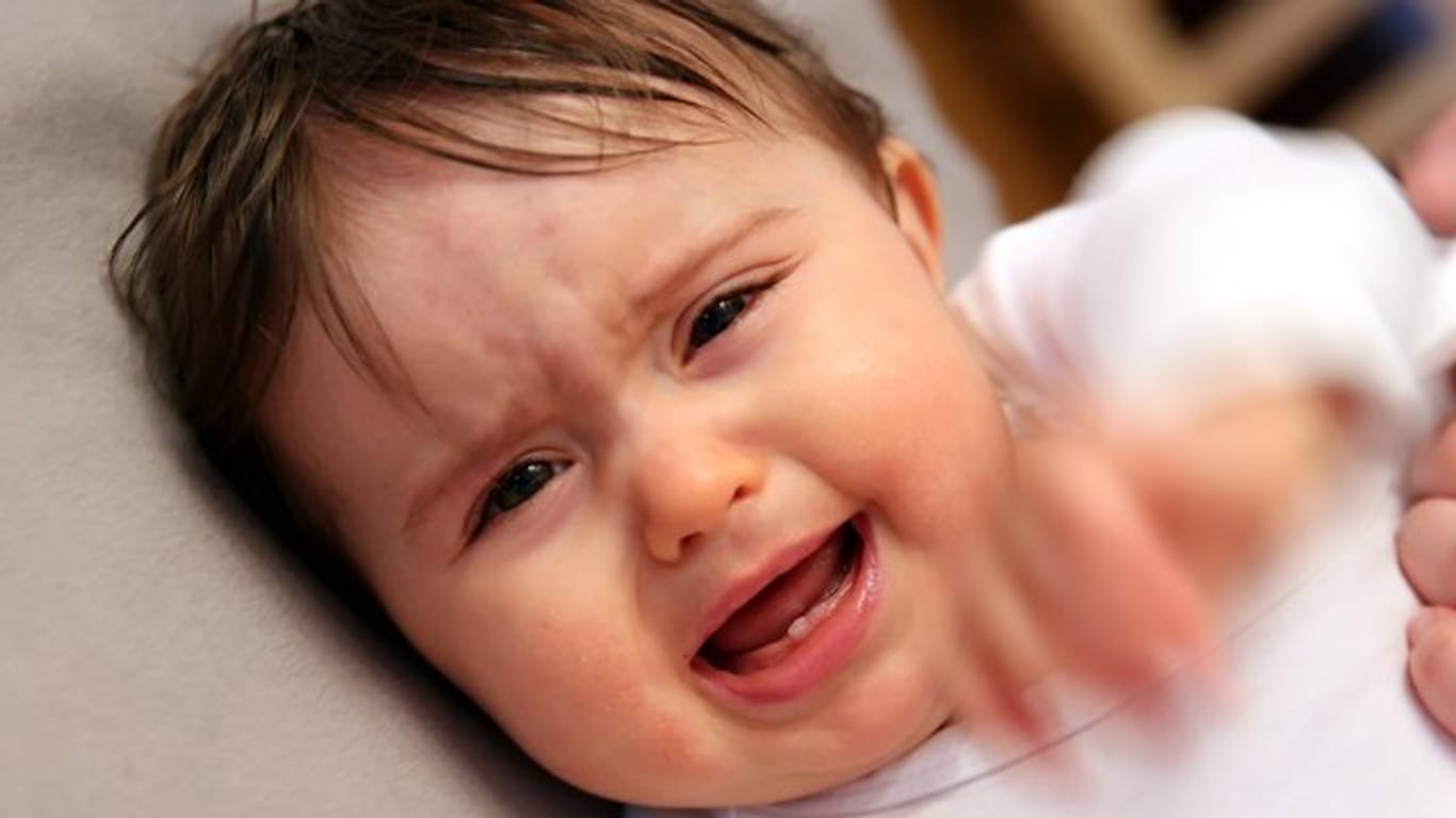 Wenn Babys weinen, müssen Eltern auf Ursachensuche gehen.