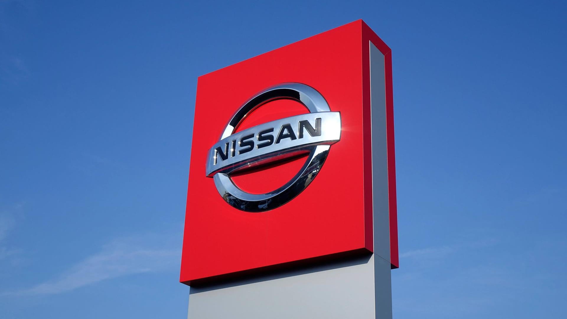 Logo an einem Autohaus von Nissan: Laut Insidern plant der kriselnde Autobauer die Einstellung einer seiner Billigmarken. Logo an einem Autohaus von Nissan: Laut Insidern plant der kriselnde Autobauer die Einstellung einer seiner Billigmarken.