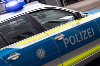 Polizei in Bayern: Ein Mann kam bei einem Unfall ums Leben und wurde erst eine Woche später gefunden. (Symbolbild)