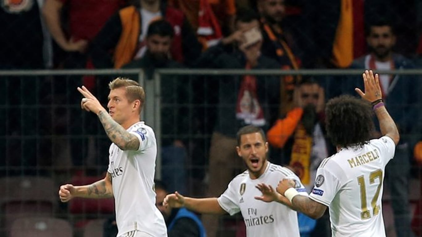 Real Madrids Toni Kroos (l) war der Matchwinner gegen Galatasaray Istanbul.