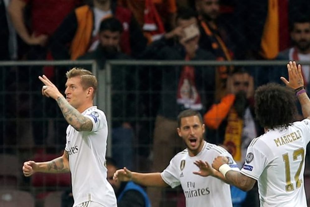Real Madrids Toni Kroos (l) war der Matchwinner gegen Galatasaray Istanbul.