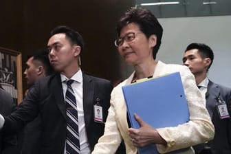 Carrie Lam, Regierungschefin der chinesischen Sonderverwaltungszone Hongkong, steht politisch unter höchstem Druck.