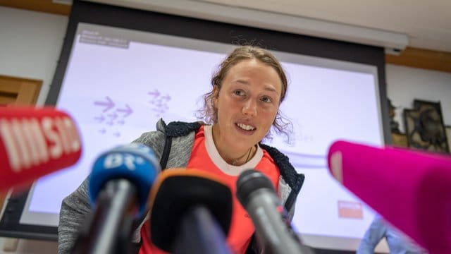 Laura Dahlmeier bei der Pressekonferenz in Planegg.