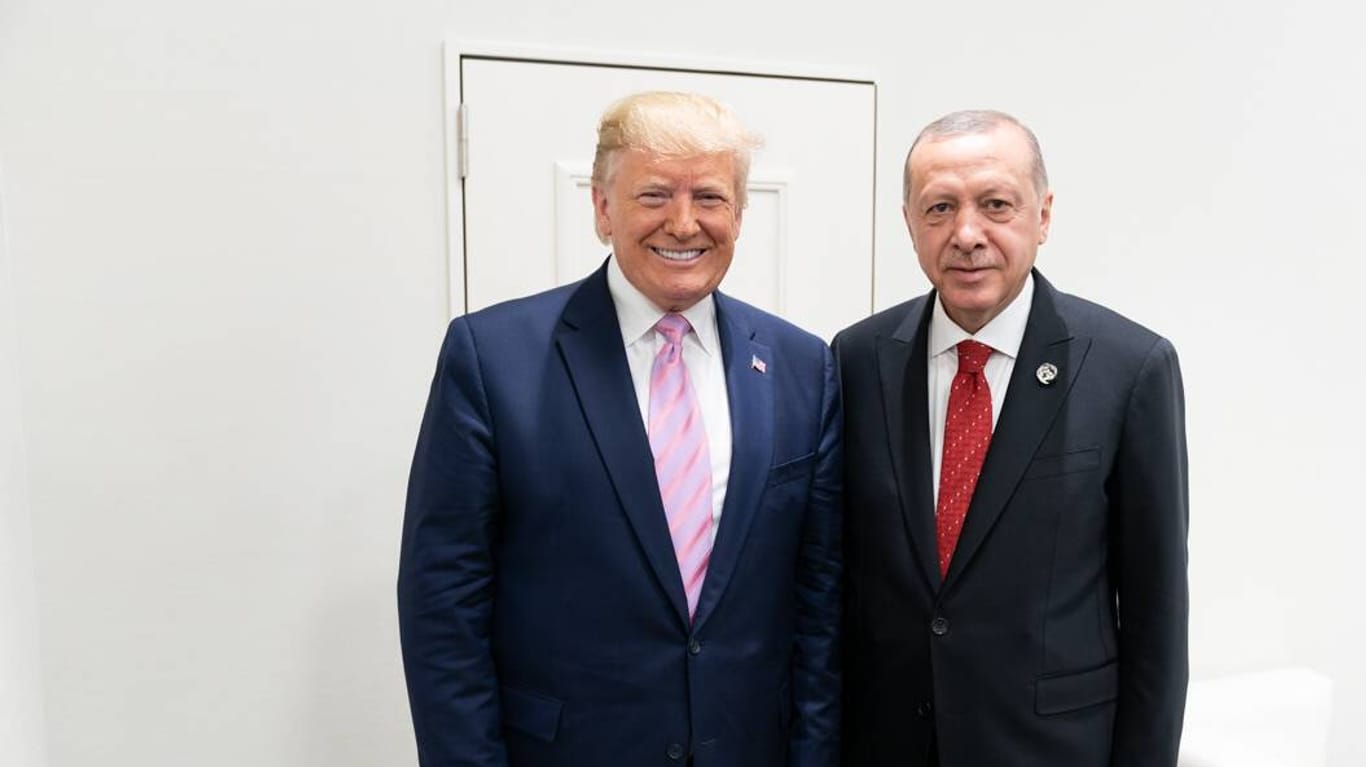 US-Präsident Donald Trump verkündet, dass sich die Türkei zu einer Waffenruhe in Nordsyrien bereiterklärt hat.