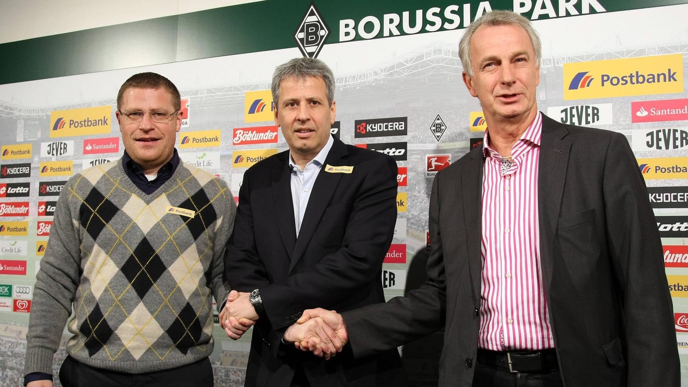 Max Eberl (l.): Hier bei der Verpflichtung von Lucien Favre (m.) als Cheftrainer von Borussia Mönchengladbach.
