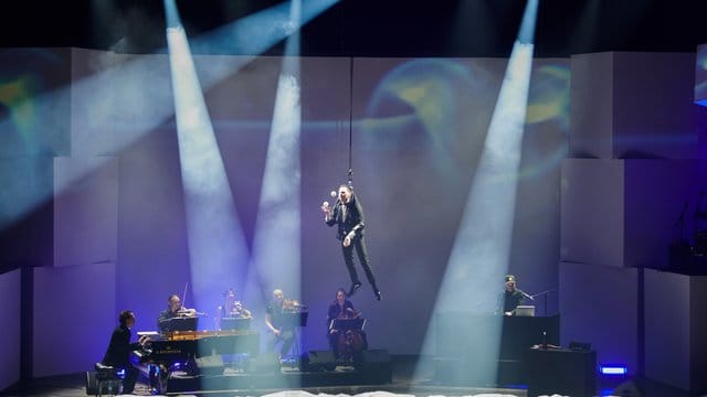 Jonglierend am Seil: Sebastian Fitzek im Berliner Tempodrom.