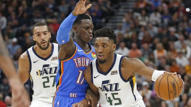 Dennis Schröder (M) und seine Oklahoma City Thunder konnten nicht gegen Utah gewinnen.