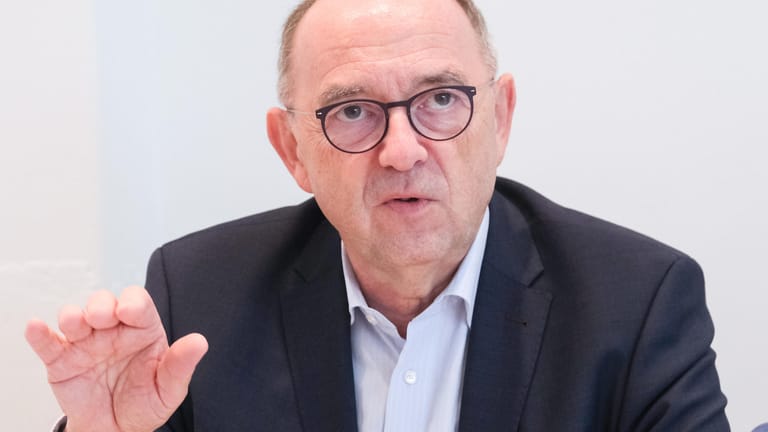 SPD-Politiker Norbert Walter-Borjans sieht den Kompromiss zum CO2-Preis kritisch: "Sozial gerechter, wirksamer Klimaschutz sieht anders aus.“