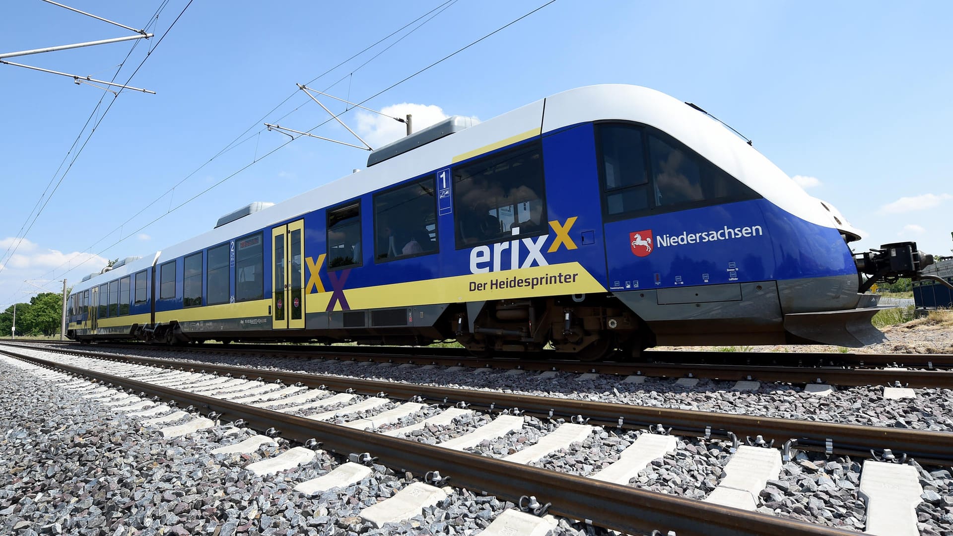 Ein Zug des Verkehrsunternehmens erixx: Ein Schienenfahrzeug des Anbieters stand über drei Stunden auf freier Strecke.