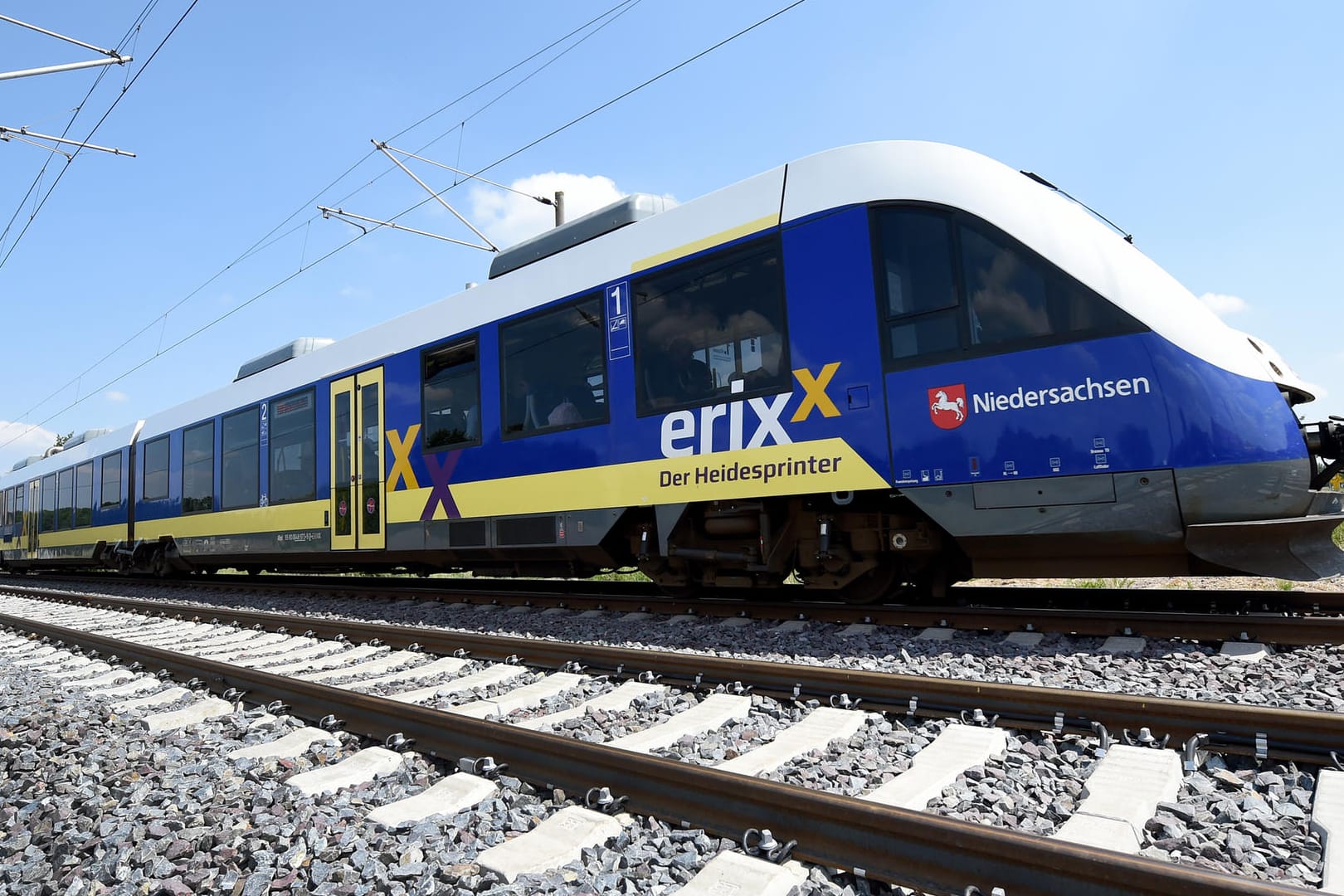 Ein Zug des Verkehrsunternehmens erixx: Ein Schienenfahrzeug des Anbieters stand über drei Stunden auf freier Strecke.