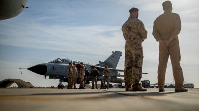 Vom Luftwaffenstützpunkt Al-Asrak in Jordanienn starten die Tornado-Aufklärungsflugzeuge während der Mission "Counter Daesh" in Richtung Syrien. Vom Luftwaffenstützpunkt Al-Asrak in Jordanienn starten die Tornado-Aufklärungsflugzeuge während der Mission "Counter Daesh" in Richtung Syrien.