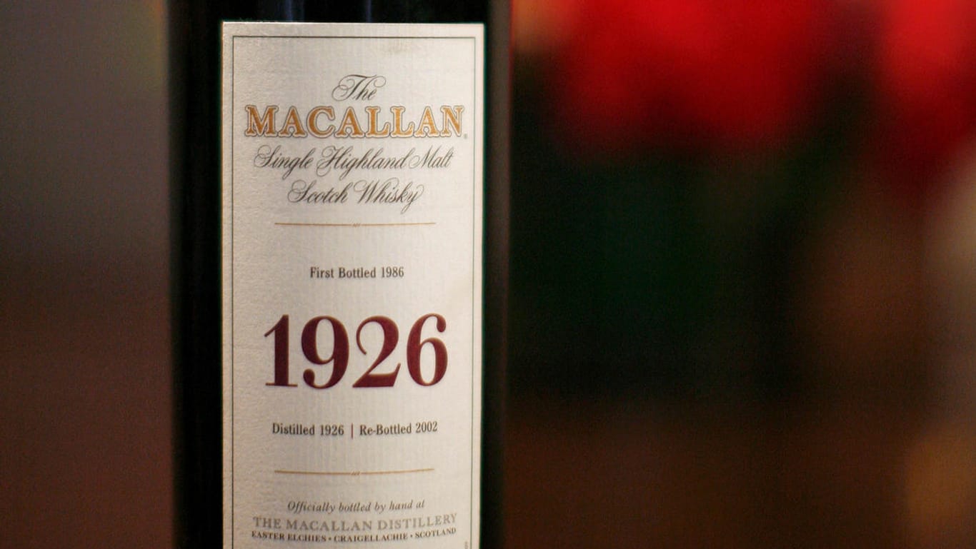 Eine Flasche Macallan von 1926: Der Whisky wurde für 1,7 Millionen Euro versteigert. (Archivbild)