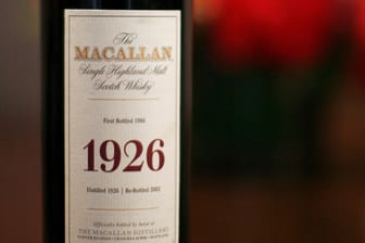 Eine Flasche Macallan von 1926: Der Whisky wurde für 1,7 Millionen Euro versteigert. (Archivbild)