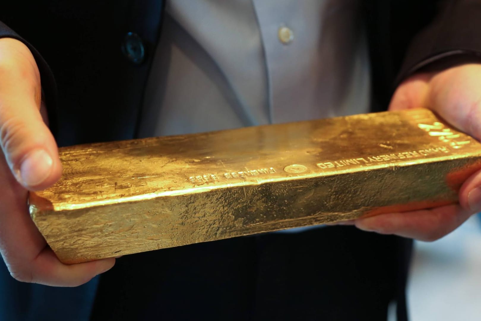 Ein Goldbarren: In Köln ist ein Rentner auf Betrüger hereingefallen. (Symbolbild)