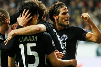 Jubeltrubel in Frankfurt: Die Eintracht-Profis bejubeln den Sieg.