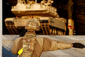 "Abrams"-Panzer der US-Armee: Das Verteidigungsministerium will Berichten zufolge bis zu 30 "Abrams"-Panzer zum Schutz der Ölfelder nach Syrien schicken.