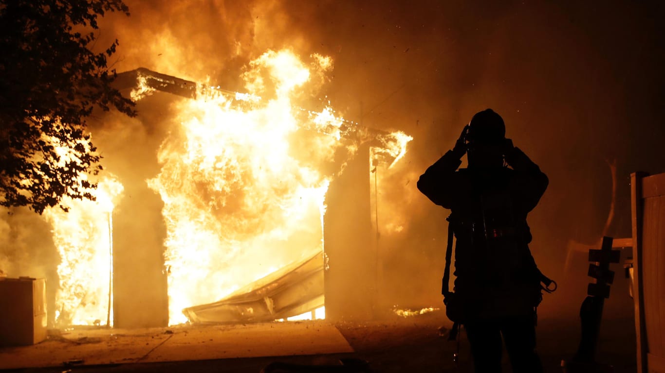 Santa Clarita in Kalifornien: In dem Bundesstaat wüten schwere Brände.