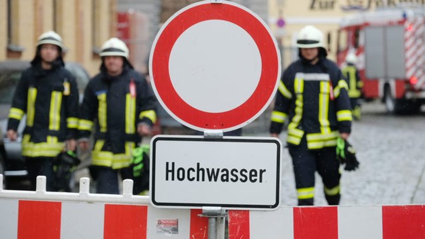 In Deutschland gibt es etwa eine Million meist freiwilliger Feuerwehrleute, dazu kommen rund 30.